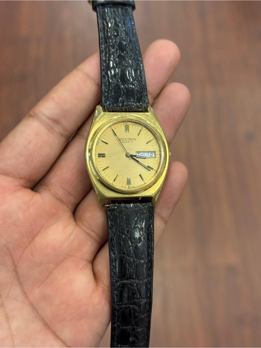 Bulova Accutron vintageSwiss Quartz Watch  Men Gold Tone  Day Date leather strap